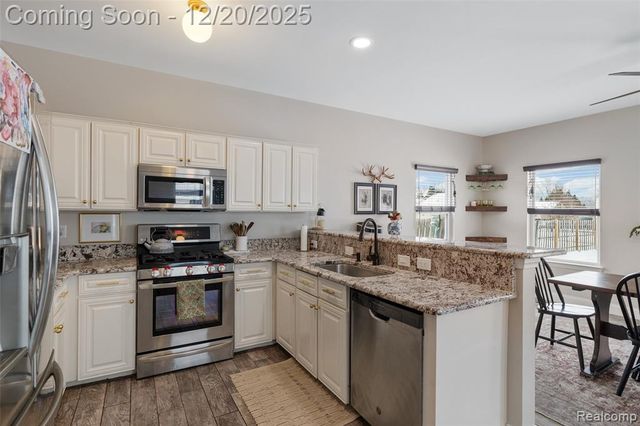 52400 Huntley Avenue, New Baltimore, MI 48047