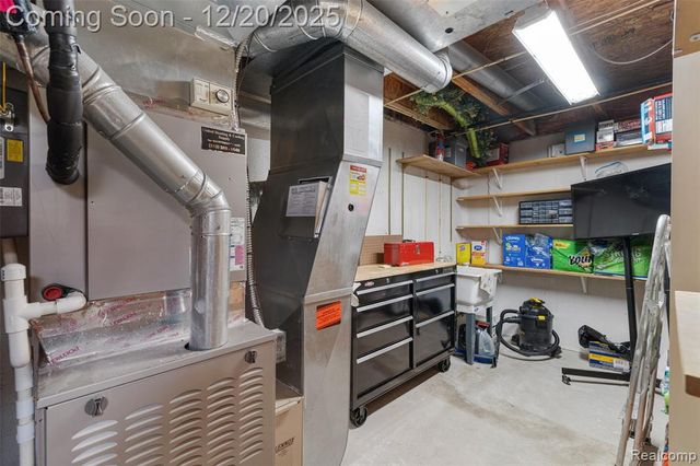 52400 Huntley Avenue, New Baltimore, MI 48047