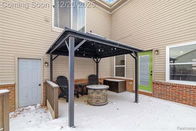 52400 Huntley Avenue, New Baltimore, MI 48047