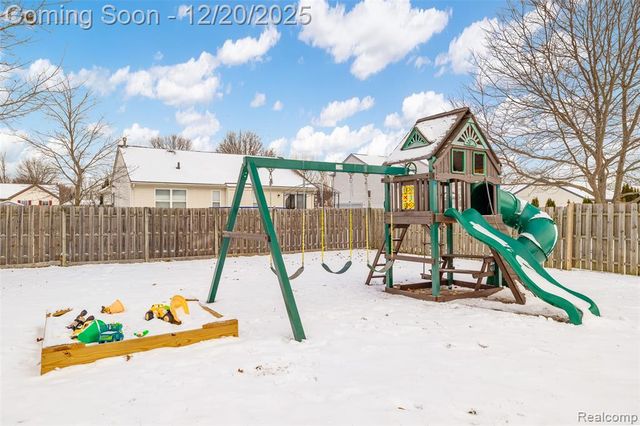 52400 Huntley Avenue, New Baltimore, MI 48047