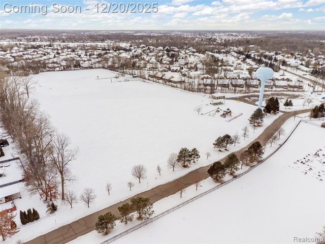 52400 Huntley Avenue, New Baltimore, MI 48047