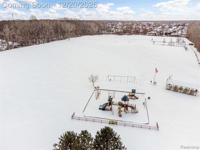 52400 Huntley Avenue, New Baltimore, MI 48047