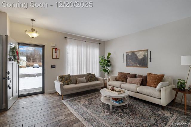 52400 Huntley Avenue, New Baltimore, MI 48047