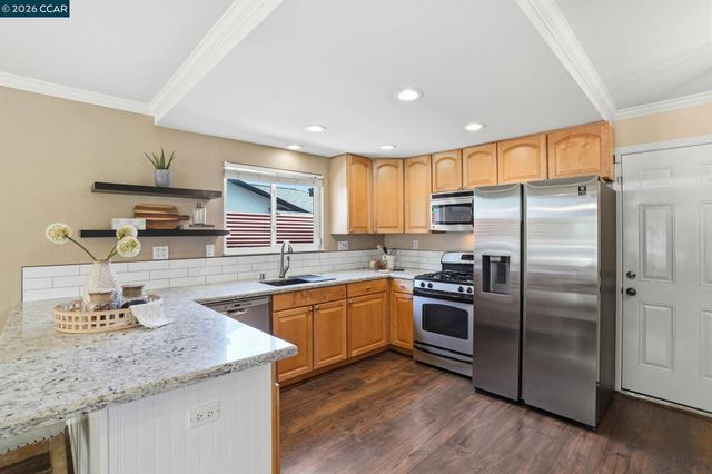 2103 Deerwood Dr., Martinez, CA 94553