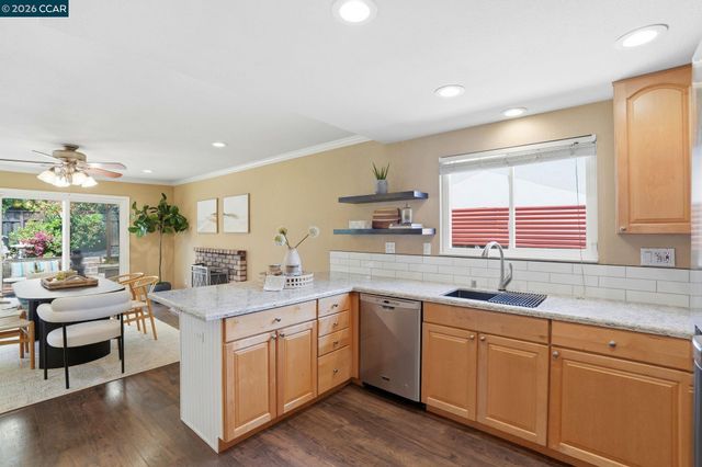 2103 Deerwood Dr., Martinez, CA 94553