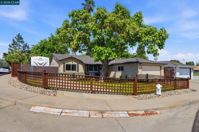 2103 Deerwood Dr., Martinez, CA 94553