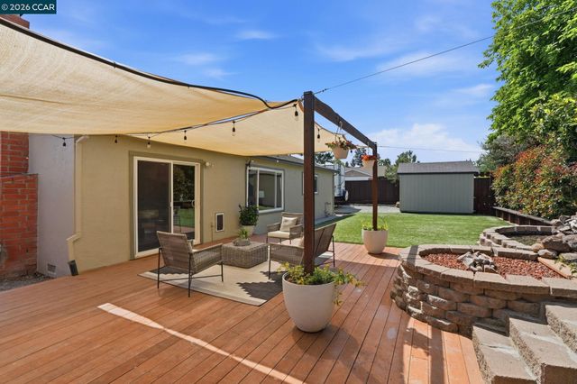 2103 Deerwood Dr., Martinez, CA 94553