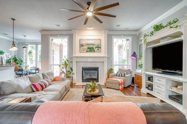 1042 Chesapeake Drive, Mansfield, TX 76063