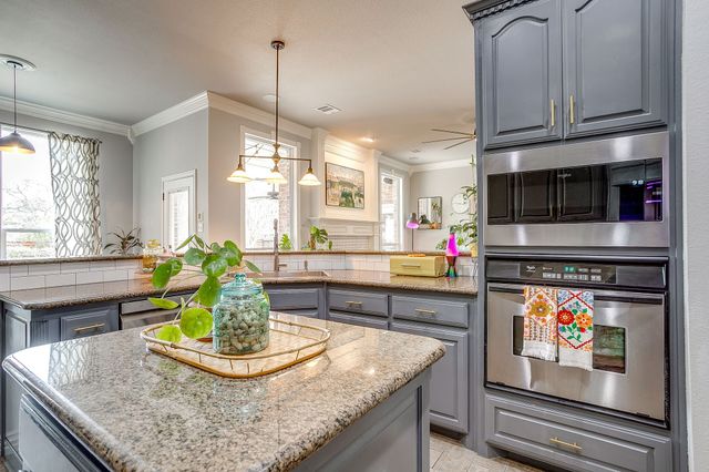 1042 Chesapeake Drive, Mansfield, TX 76063