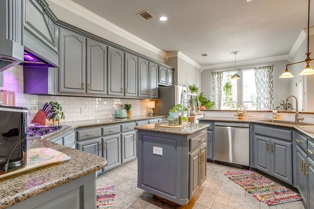 1042 Chesapeake Drive, Mansfield, TX 76063