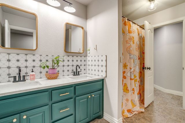 1042 Chesapeake Drive, Mansfield, TX 76063