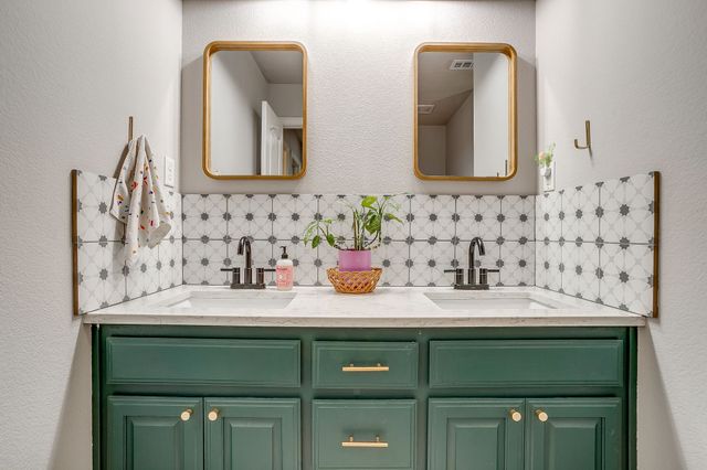 1042 Chesapeake Drive, Mansfield, TX 76063