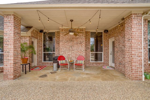 1042 Chesapeake Drive, Mansfield, TX 76063