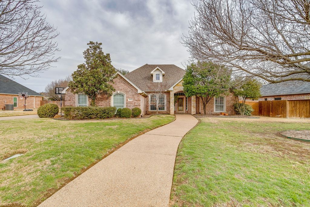 1042 Chesapeake Drive, Mansfield, TX 76063
