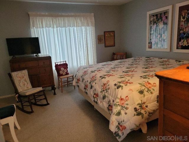 9881 Aldergrove Ln, Spring Valley, CA 91977