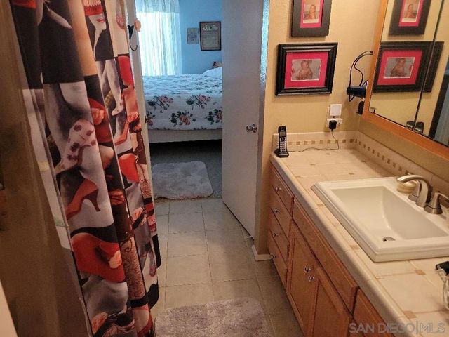 9881 Aldergrove Ln, Spring Valley, CA 91977