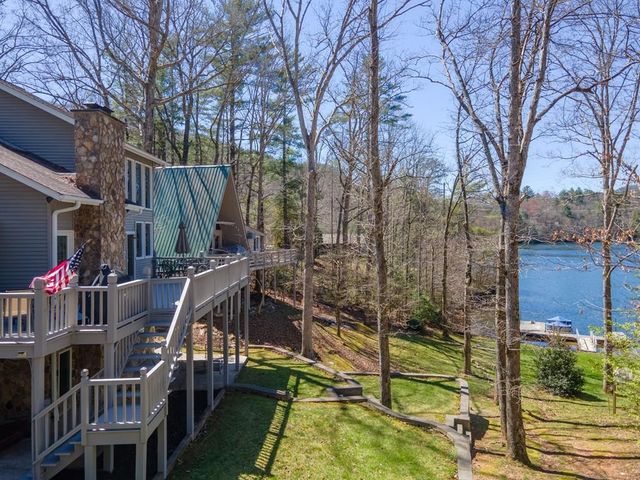 82 Avisco Road, Robbinsville, NC 28771