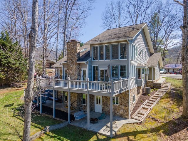 82 Avisco Road, Robbinsville, NC 28771