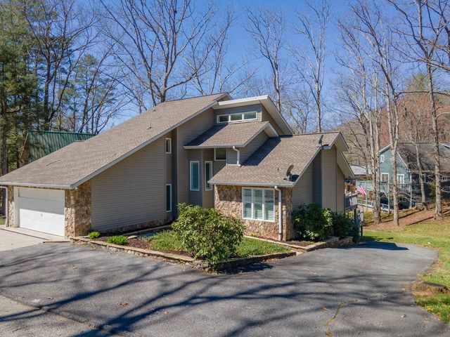 82 Avisco Road, Robbinsville, NC 28771