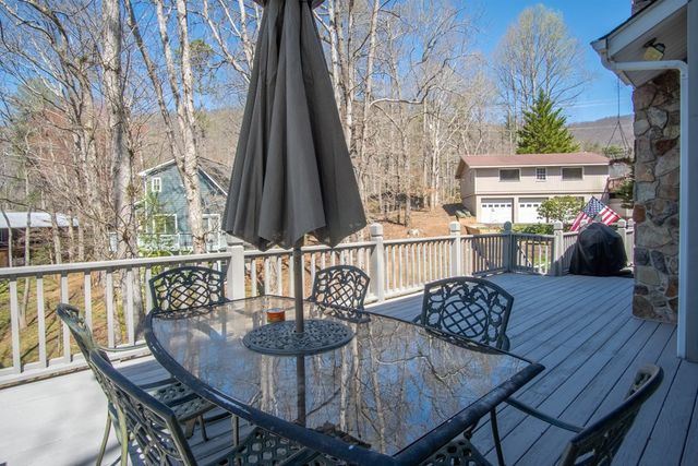 82 Avisco Road, Robbinsville, NC 28771