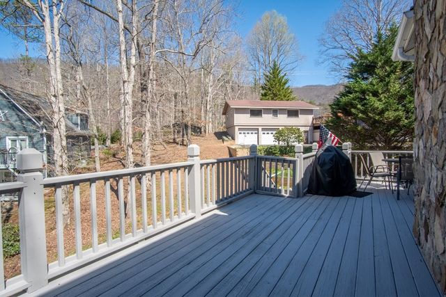 82 Avisco Road, Robbinsville, NC 28771