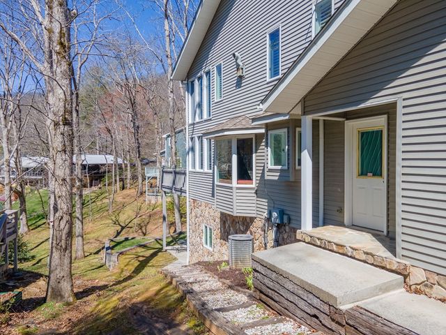 82 Avisco Road, Robbinsville, NC 28771