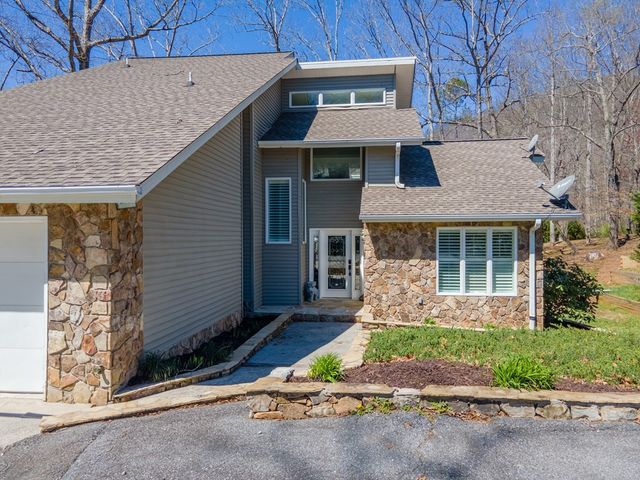 82 Avisco Road, Robbinsville, NC 28771