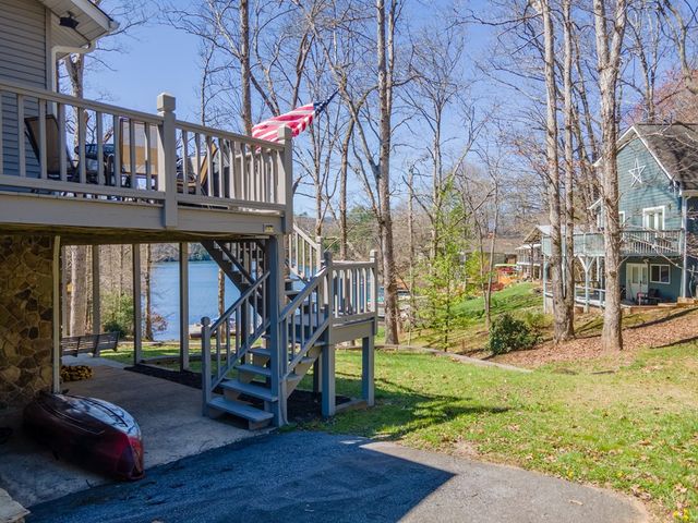 82 Avisco Road, Robbinsville, NC 28771