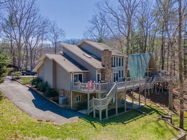 82 Avisco Road, Robbinsville, NC 28771