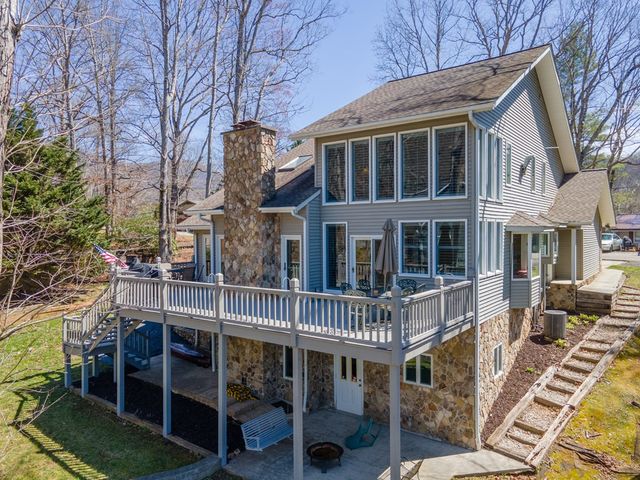 82 Avisco Road, Robbinsville, NC 28771