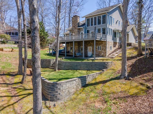 82 Avisco Road, Robbinsville, NC 28771