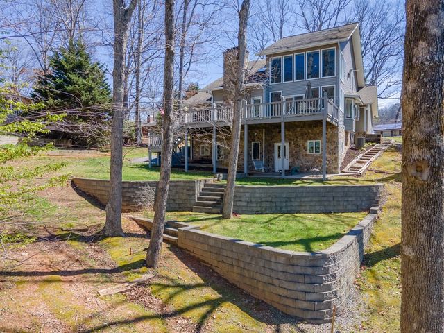 82 Avisco Road, Robbinsville, NC 28771