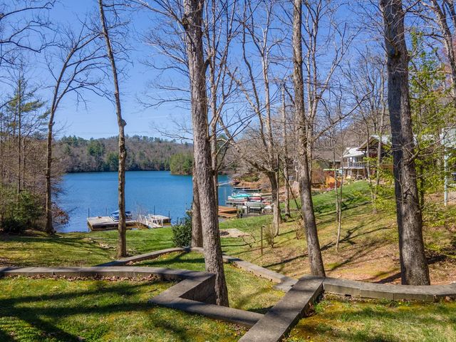 82 Avisco Road, Robbinsville, NC 28771