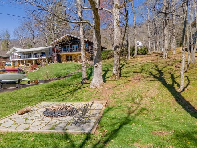 82 Avisco Road, Robbinsville, NC 28771