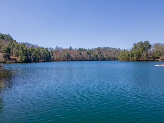 82 Avisco Road, Robbinsville, NC 28771