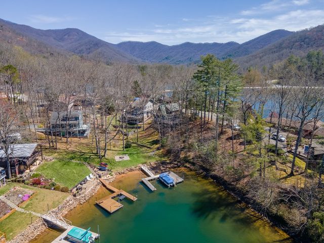 82 Avisco Road, Robbinsville, NC 28771