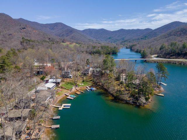 82 Avisco Road, Robbinsville, NC 28771