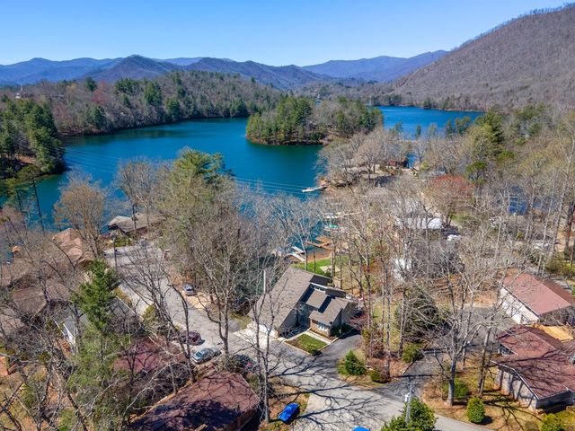 82 Avisco Road, Robbinsville, NC 28771