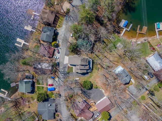 82 Avisco Road, Robbinsville, NC 28771