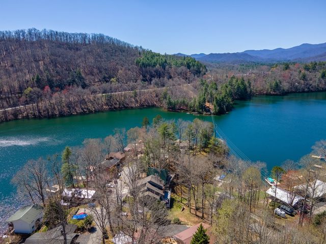 82 Avisco Road, Robbinsville, NC 28771