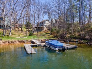 82 Avisco Road, Robbinsville, NC 28771