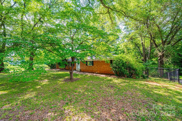 464 23rd Avenue Drive NE, Hickory, NC 28601