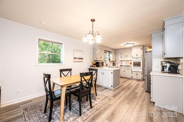 464 23rd Avenue Drive NE, Hickory, NC 28601