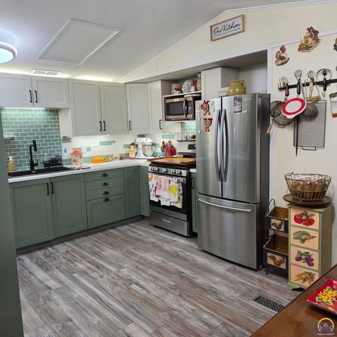133 SE Willow Way, Topeka, KS 66609