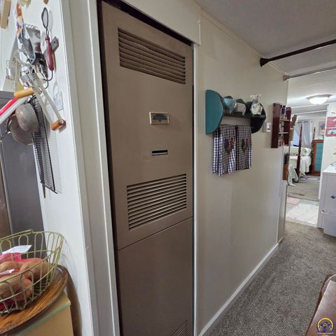 133 SE Willow Way, Topeka, KS 66609