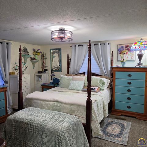 133 SE Willow Way, Topeka, KS 66609