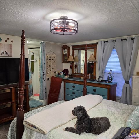 133 SE Willow Way, Topeka, KS 66609