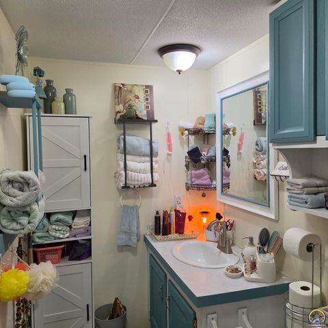 133 SE Willow Way, Topeka, KS 66609