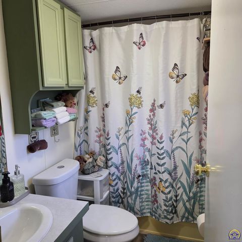 133 SE Willow Way, Topeka, KS 66609