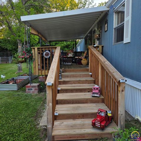 133 SE Willow Way, Topeka, KS 66609